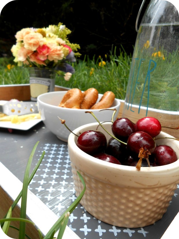 DIY Picnic Tray from pierogi picnic